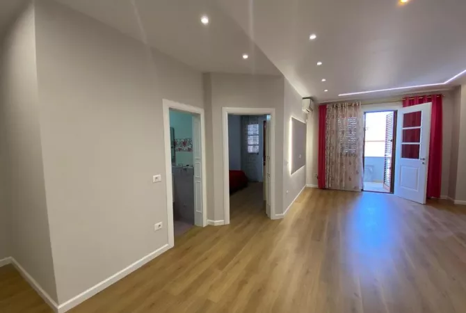 Shtepi ne shitje Apartament ne Tirane, 1+1, Mobilimi E mobiluar, Pagesa 140,000  Euro.