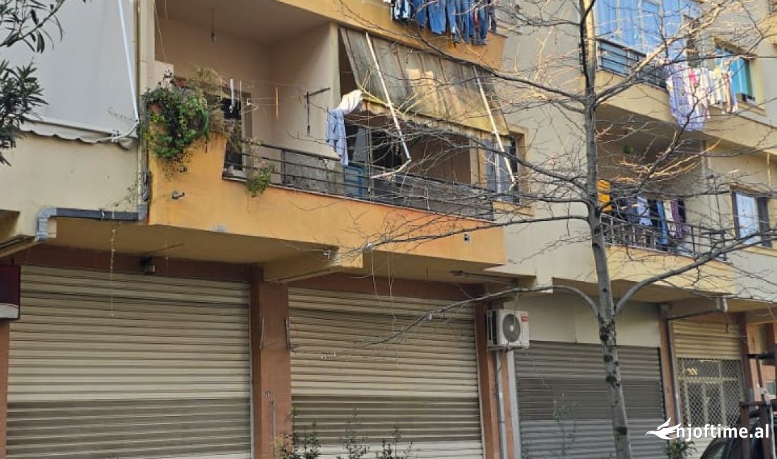 Shtepi ne shitje Apartament ne Tirane, 2+1, Mobilimi Pjeserisht e mobiluar, Pagesa 140,500  Euro.