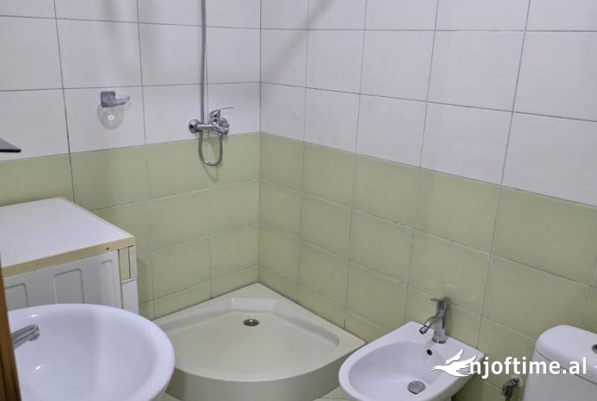 Shtepi me qera Apartament ne Tirane, 1+1, Mobilimi E mobiluar, Pagesa 40,000  Leke.