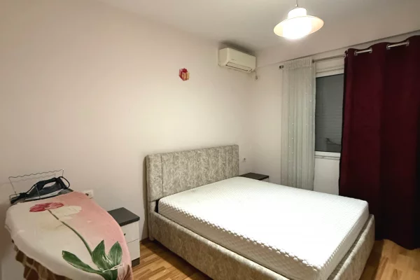 Shtepi me qera Apartament ne Tirane, 1+1, Mobilimi E mobiluar, Pagesa 500  Euro.