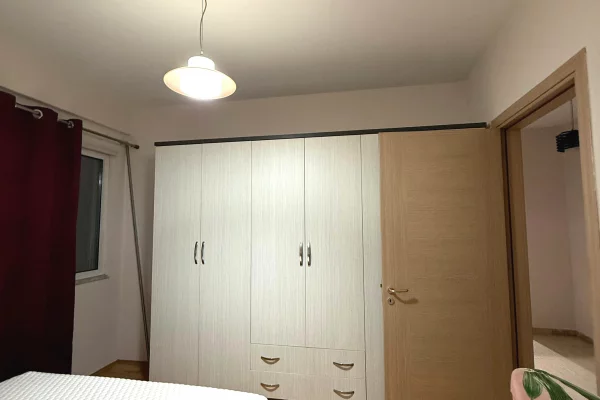 Shtepi me qera Apartament ne Tirane, 1+1, Mobilimi E mobiluar, Pagesa 500  Euro.