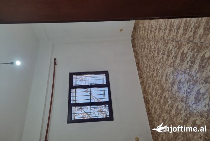 Shtepi me qera 1+1 ne Tirane - 250,000 Leke