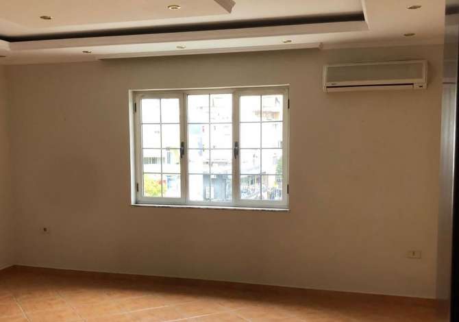 Ambjenti me qera per Zyra📍 Sheshi Willson