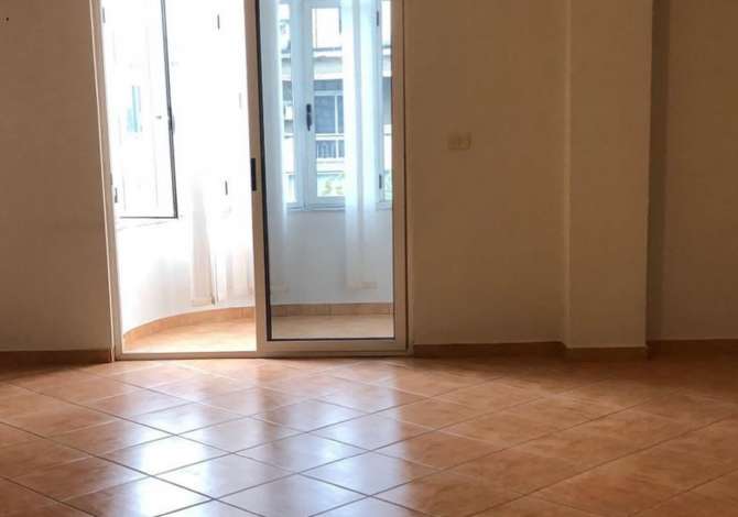 Ambient biznesi me qera 3+1 ne Tirane - 1,800 Euro