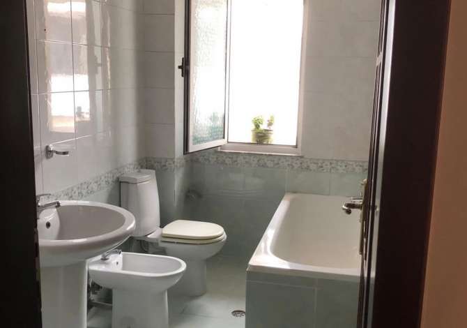 Ambjenti me qera per Zyra📍 Sheshi Willson