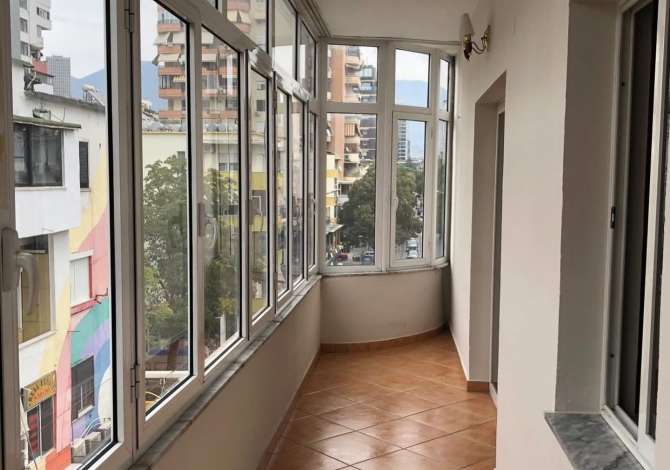 Ambjenti me qera per Zyra📍 Sheshi Willson