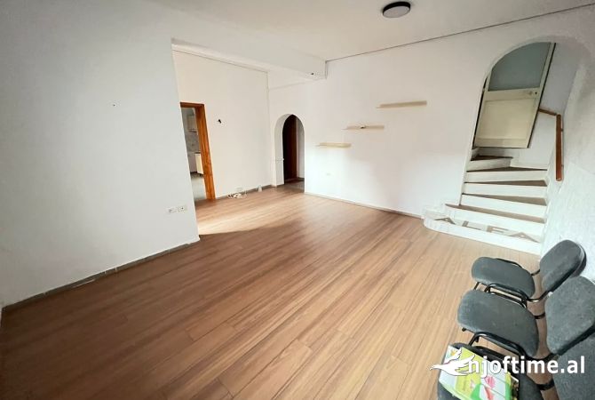 Shtepi me qera 3+1 ne Tirane - 1,000 Euro