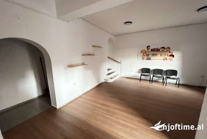Shtepi me qera 3+1 ne Tirane - 1,000 Euro