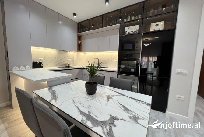 Shtepi me qera 2+1 ne Tirane - 800 Euro