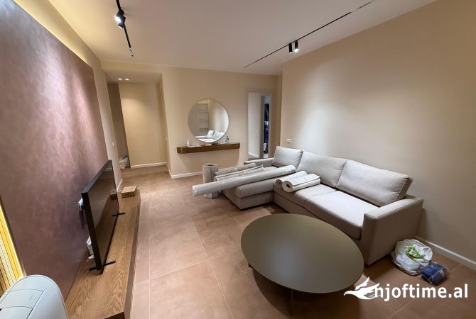 Shtepi me qera 2+1 ne Tirane - 1,300 Euro