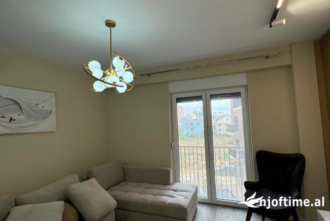 Shtepi me qera 2+1 ne Tirane - 800 Euro