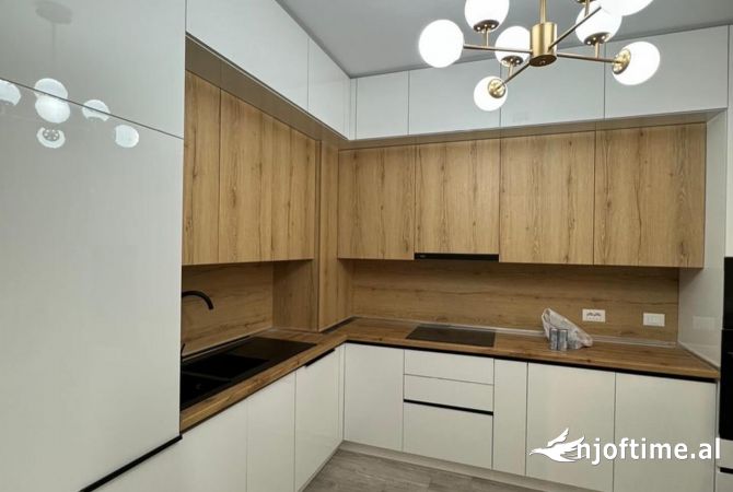 Shtepi me qera 2+1 ne Tirane - 800 Euro