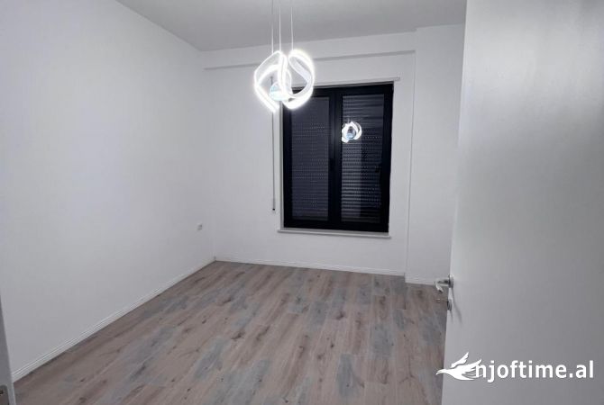 Shtepi me qera 2+1 ne Tirane - 700 Euro