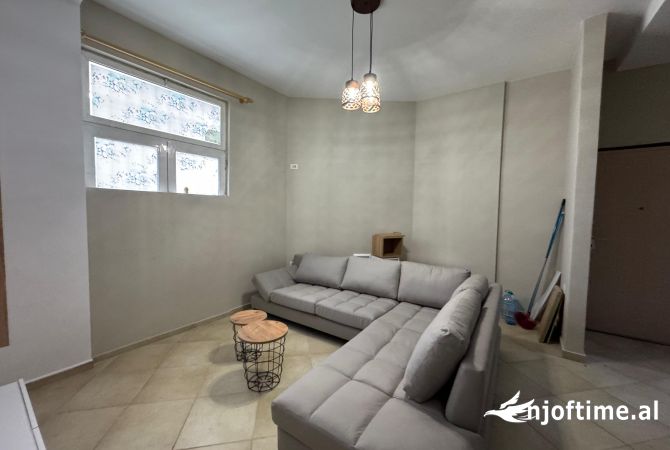 Shtepi me qera 2+1 ne Tirane - 400 Euro