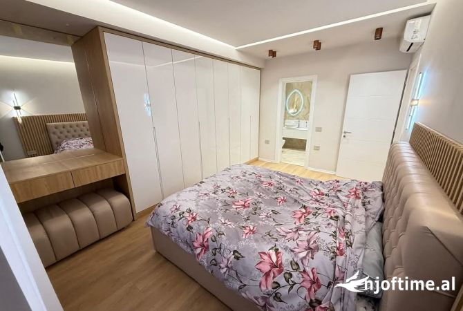 Shtepi me qera Apartament ne Tirane, 2+1, Mobilimi E mobiluar, Pagesa 1,200  Euro.