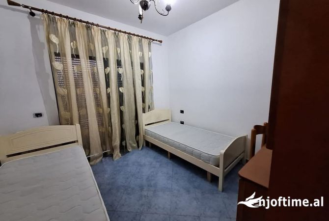 Shtepi me qera Apartament ne Tirane, 2+1, Mobilimi E mobiluar, Pagesa 420  Euro.