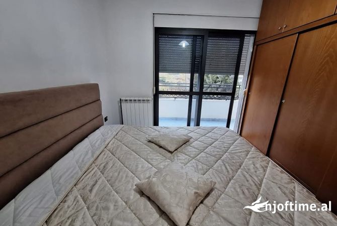 Shtepi me qera Apartament ne Tirane, 2+1, Mobilimi E mobiluar, Pagesa 420  Euro.