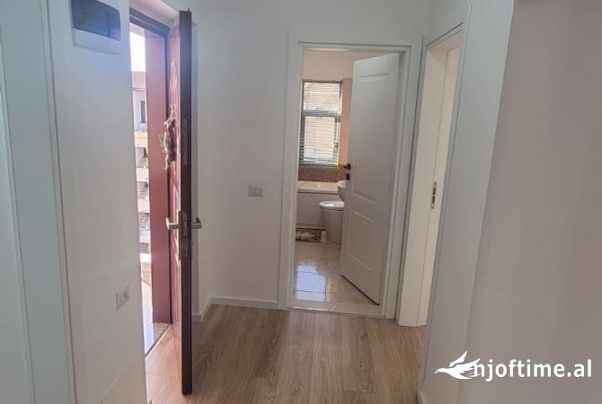 Shtepi ne shitje Apartament ne Tirane, 1+1, Mobilimi E mobiluar, Pagesa 135,000  Euro.
