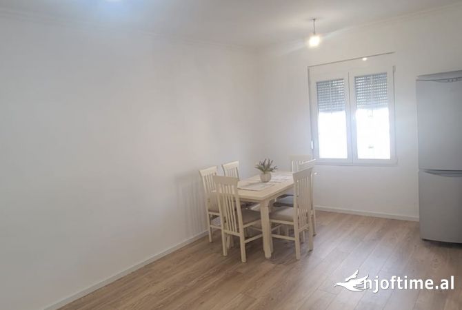 Shtepi ne shitje Apartament ne Tirane, 1+1, Mobilimi E mobiluar, Pagesa 135,000  Euro.