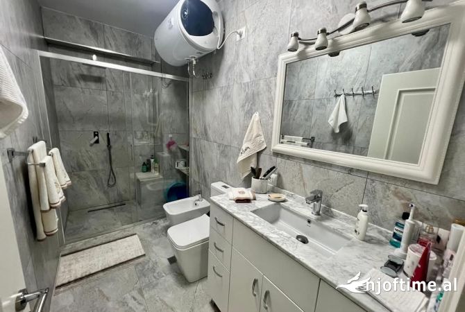 Shtepi ne shitje Apartament ne Tirane, 2+1, Mobilimi E mobiluar, Pagesa 280,000  Euro.