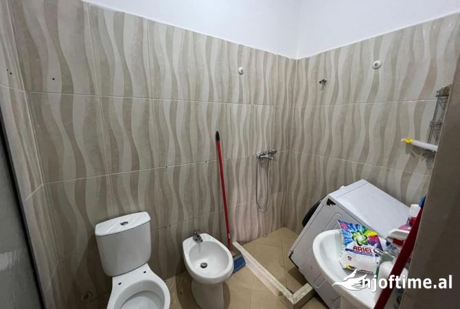 Shtepi me qera Apartament ne Tirane, 1+1, Mobilimi E mobiluar, Pagesa 35,000  Leke.