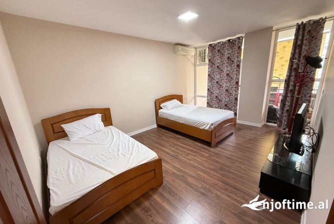 Shtepi me qera Apartament ne Tirane, 2+1, Mobilimi E mobiluar, Pagesa 1,000  Euro.