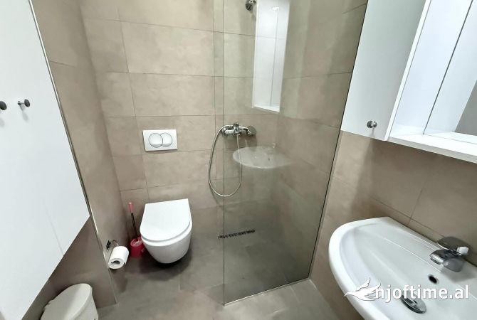 Shtepi me qera Apartament ne Tirane, 2+1, Mobilimi E mobiluar, Pagesa 800  Euro.