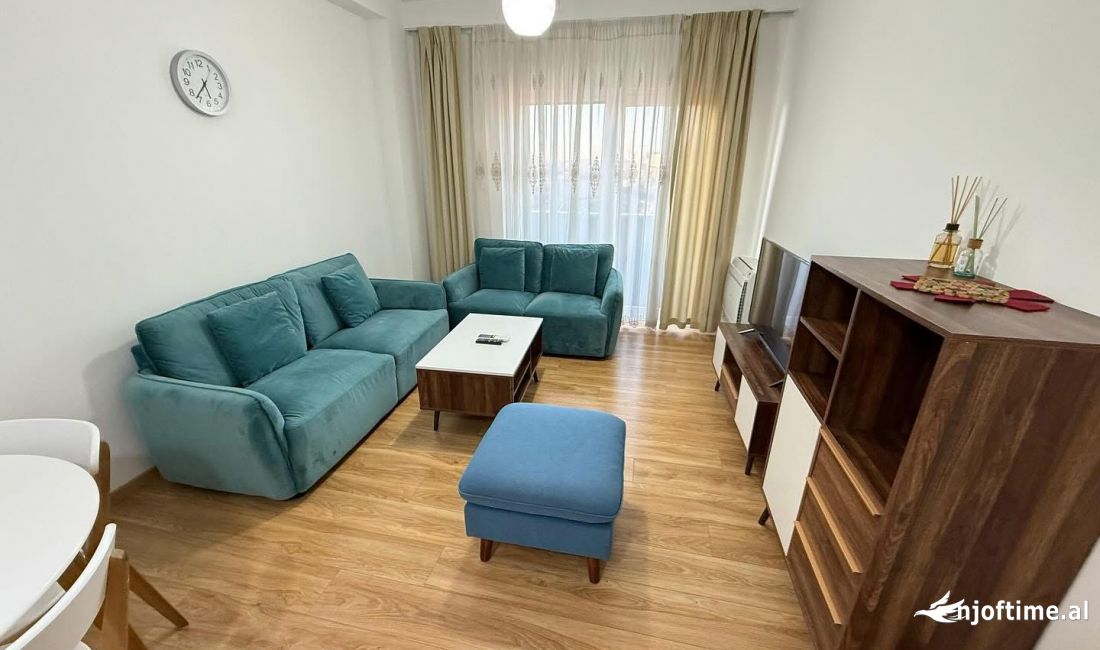 Shtepi me qera Apartament ne Tirane, 2+1, Mobilimi E mobiluar, Pagesa 800  Euro.