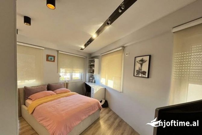 Shtepi me qera Apartament ne Tirane, 3+1, Mobilimi E mobiluar, Pagesa 1,200  Euro.