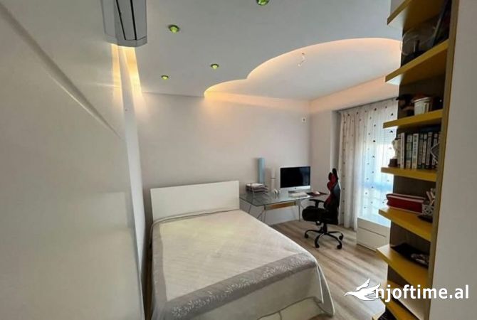 Shtepi me qera Apartament ne Tirane, 3+1, Mobilimi E mobiluar, Pagesa 1,200  Euro.