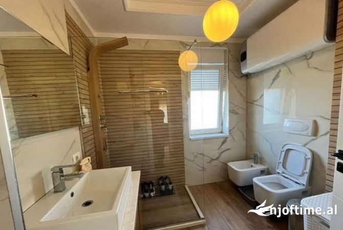 Shtepi me qera Apartament ne Tirane, 3+1, Mobilimi E mobiluar, Pagesa 1,200  Euro.