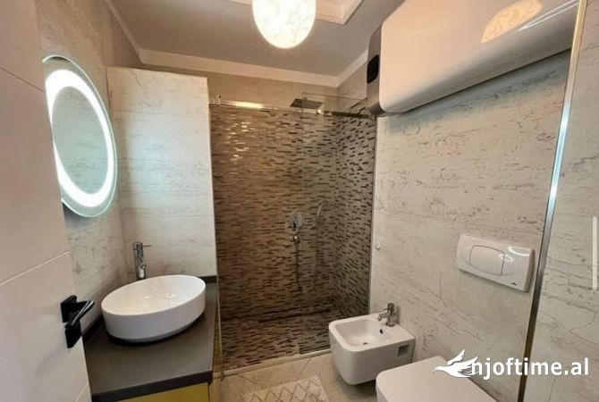 Shtepi me qera Apartament ne Tirane, 3+1, Mobilimi E mobiluar, Pagesa 1,200  Euro.