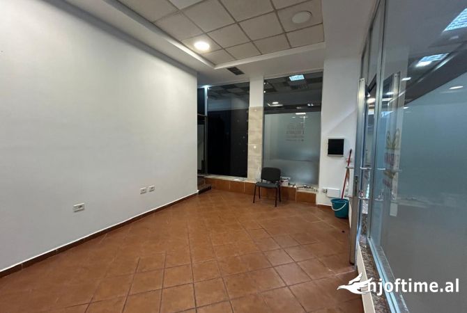Ambient biznesi me qera 1+1 ne Tirane - 30,000 Leke