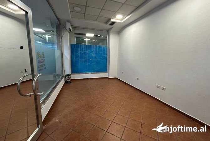Ambient biznesi me qera 1+1 ne Tirane - 30,000 Leke
