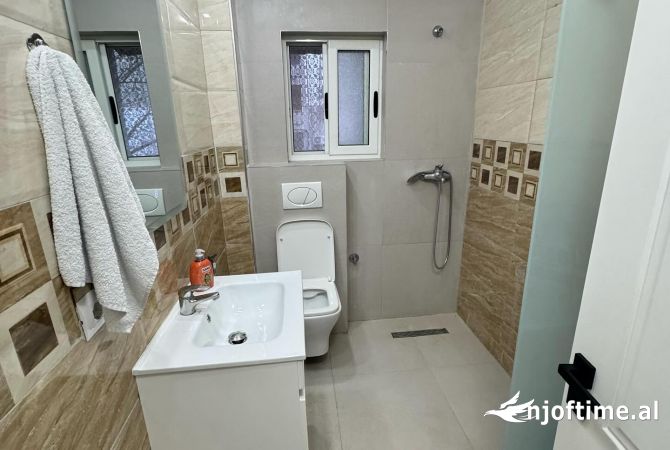Shtepi me qera Apartament ne Tirane, 1+1, Mobilimi E mobiluar, Pagesa 450  Euro.
