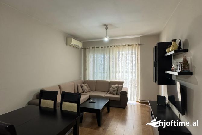 Shtepi me qera 2+1 ne Tirane - 450 Euro