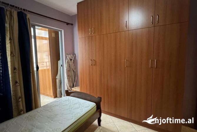 Shtepi me qera Apartament ne Tirane, 2+1, Mobilimi E mobiluar, Pagesa 450  Euro.