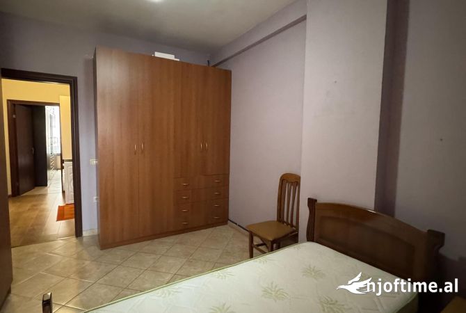 Shtepi me qera Apartament ne Tirane, 2+1, Mobilimi E mobiluar, Pagesa 450  Euro.