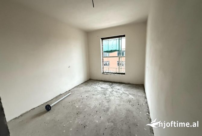 Shtepi ne shitje Apartament ne Tirane, 2+1, Mobilimi Bosh, pa mobiluar, Pagesa 155,000  Euro.