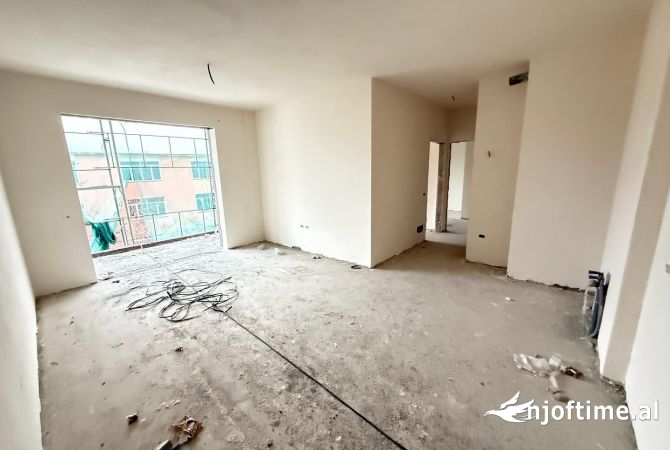 Shtepi ne shitje Apartament ne Tirane, 2+1, Mobilimi Bosh, pa mobiluar, Pagesa 155,000  Euro.