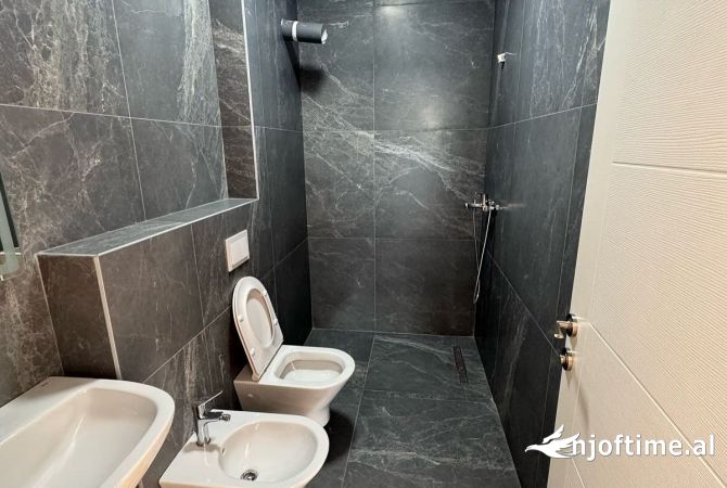 Shtepi me qera Apartament ne Tirane, 2+1, Mobilimi E mobiluar, Pagesa 650  Euro.
