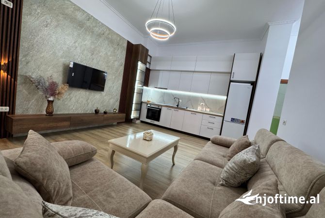 Shtepi ne shitje Apartament ne Tirane, 2+1, Mobilimi E mobiluar, Pagesa 145,000  Euro.
