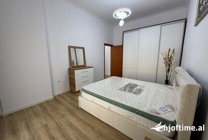 Shtepi ne shitje Apartament ne Tirane, 2+1, Mobilimi E mobiluar, Pagesa 145,000  Euro.