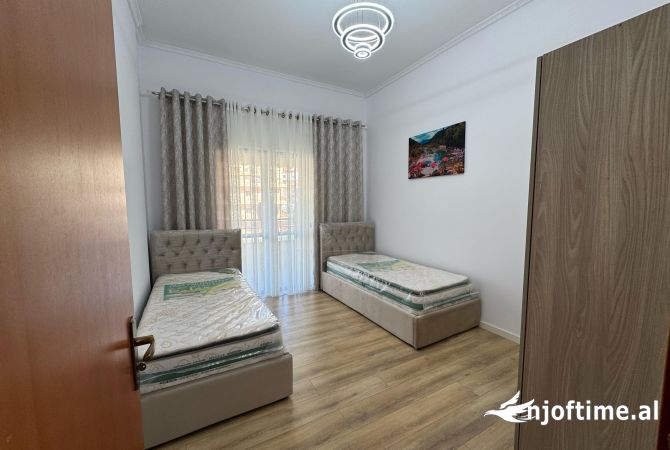 Shtepi ne shitje Apartament ne Tirane, 2+1, Mobilimi E mobiluar, Pagesa 145,000  Euro.
