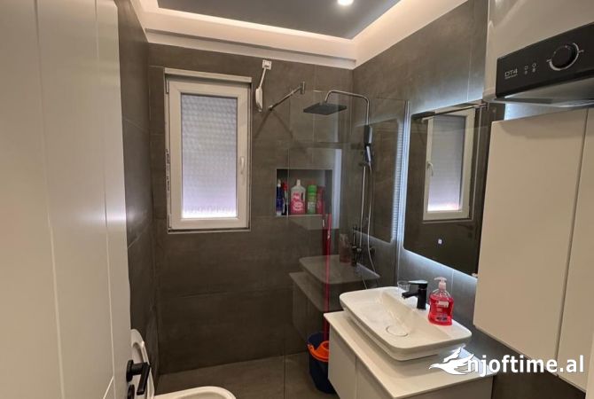 Shtepi me qera Apartament ne Tirane, 1+1, Mobilimi E mobiluar, Pagesa 500  Euro.