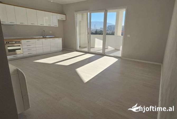Shtepi me qera 2+1 ne Tirane - 620 Euro