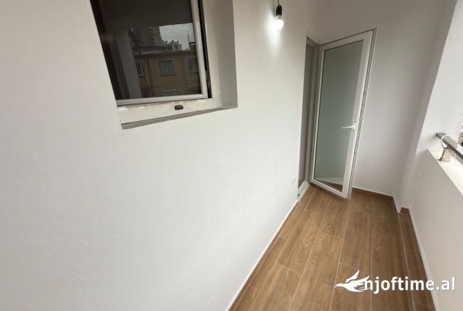 Shtepi ne shitje Apartament ne Tirane, 2+1, Mobilimi Bosh, pa mobiluar, Pagesa 148,000  Euro.