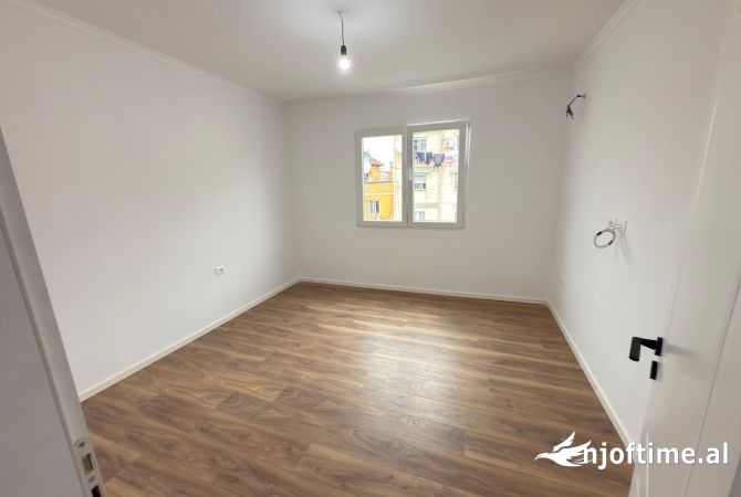 Shtepi ne shitje Apartament ne Tirane, 2+1, Mobilimi Bosh, pa mobiluar, Pagesa 148,000  Euro.