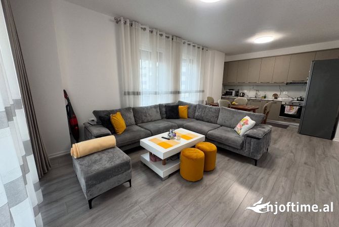Shtepi me qera 2+1 ne Tirane - 730 Euro