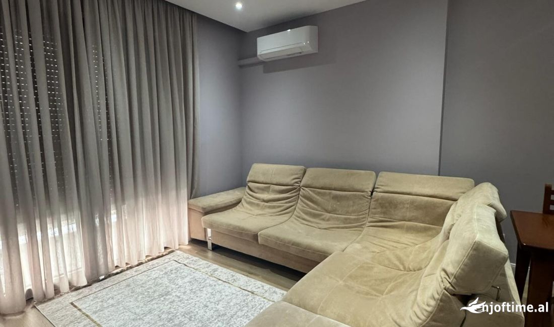 Shtepi me qera Apartament ne Tirane, 1+1, Mobilimi E mobiluar, Pagesa 550  Euro.